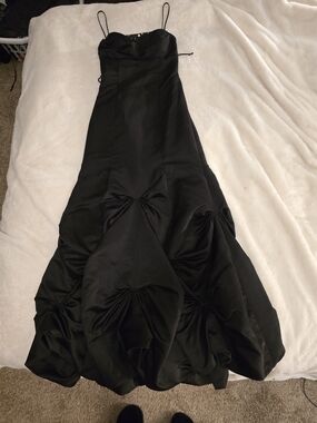 Elegant Black Spaghetti-Strap Evening Gown